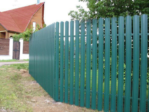 Шахматка из евроштакетника с двухсторонним покрытием